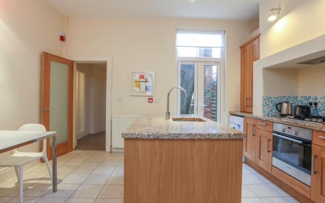 Queens Large 2 Bdr & 1 Bdr Apartments By Belfast City Breaks Exteriör bild